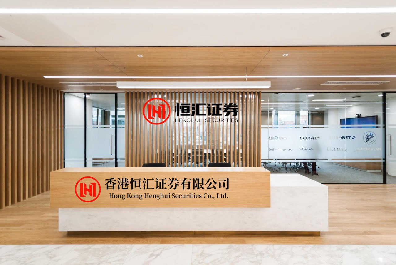 盈富配资 道指飙涨超1.7%创收盘历史新高，费城银行指数涨3.7%，半导体指数跌超2.1%